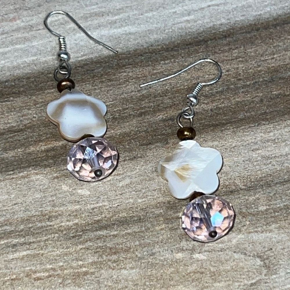 Carved Sea Mother Of Pearl Shell With Faceted Dangling Bead Floral Seashell Mom